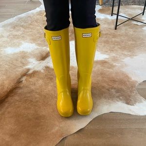 HUNTER RAIN BOOTS in classic yellow